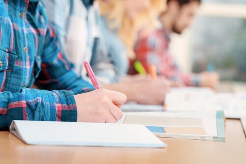 Подготвителни курсове за CAE, IELTS и TOEFL за 2019 г.