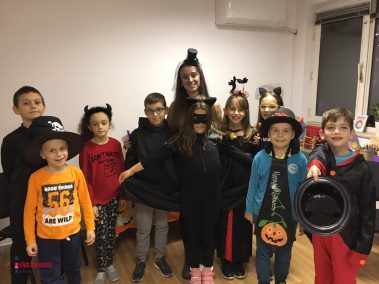 Мис Йоана и нейните малки чудовища