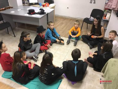 Учим нова Хелоуин песен