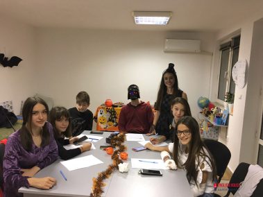 Мис Йоана и нейните пораснали чудовища